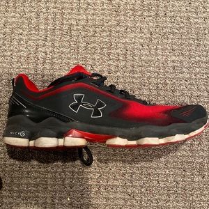 UnderArmour mens sneakers. Used. Good shape. Light wear on treads.